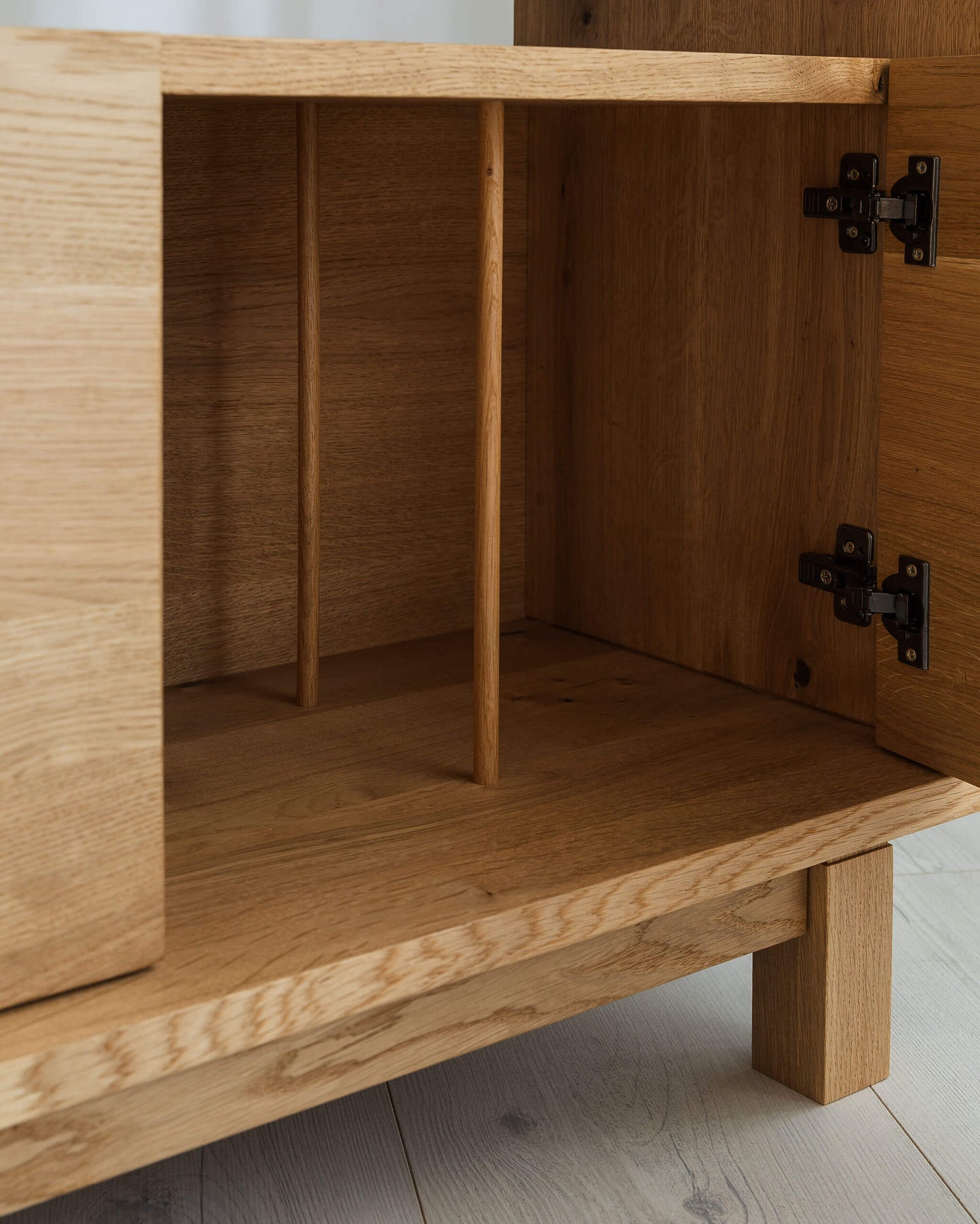 'Hazleton' Solid Oak Hi-Fi Cabinet With Vinyl Storage