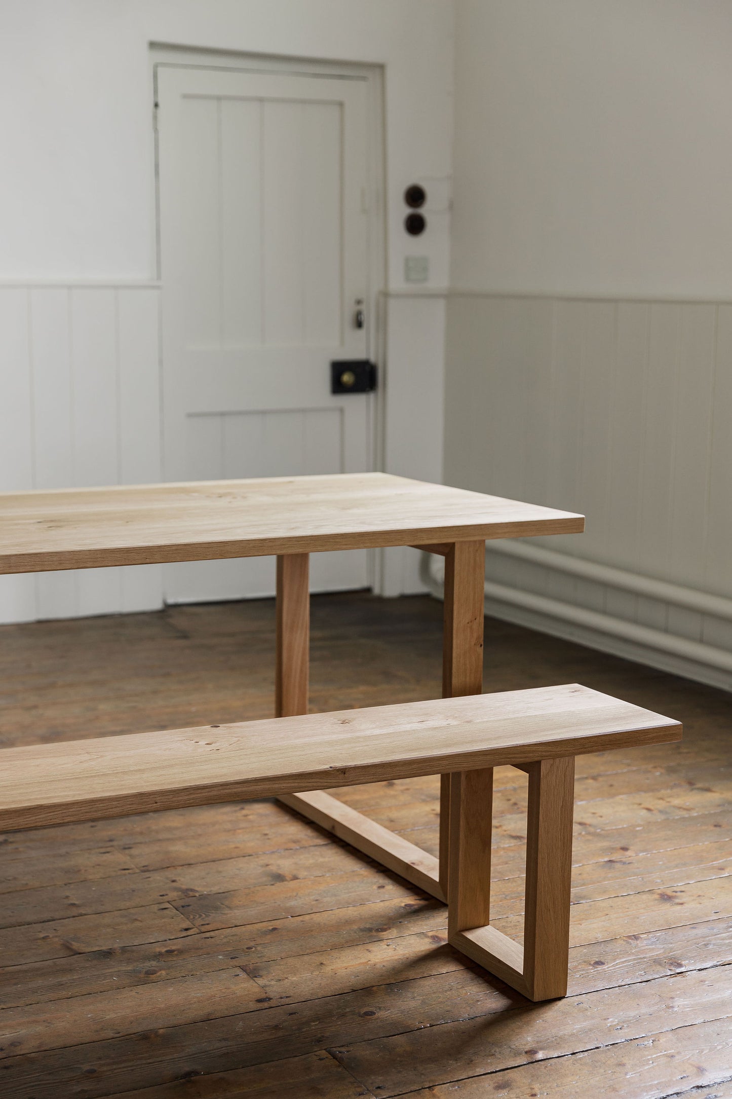 'Sussex' Solid Oak Dining Table 4-8 Seater