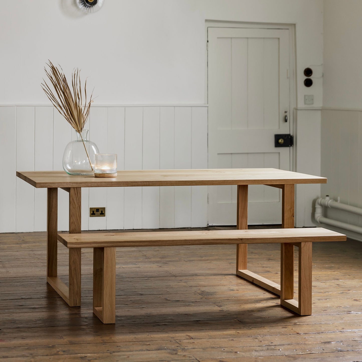'Sussex' Solid Oak Dining Table 4-8 Seater